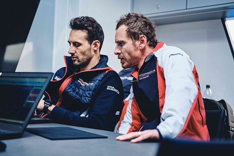 Michael Fassbender(右)將與德國籍Felipe Fernández Laser(左)駕駛No. 93 Porsche 911 RSR參戰利曼馳騁賽道。