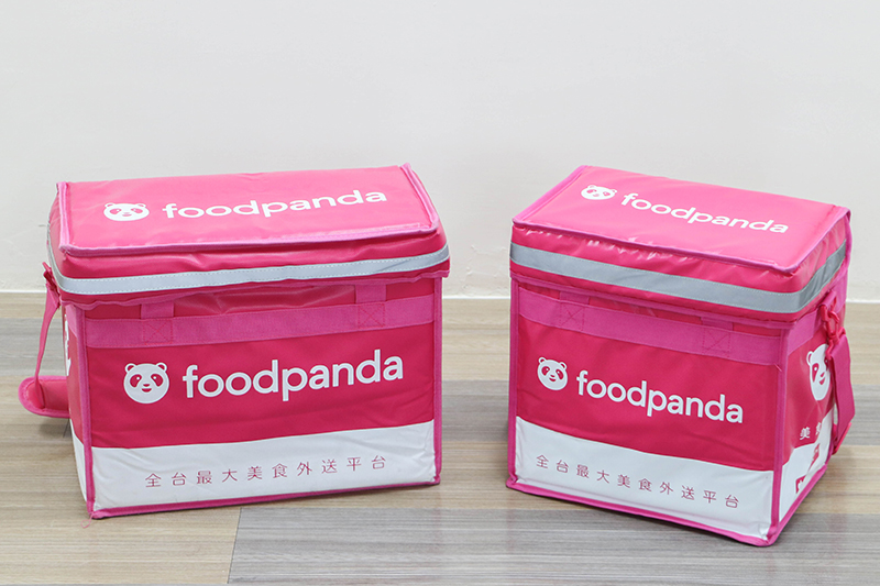 foodpanda新版小箱體積與舊版相比,約縮小近3成,有效降低駕駛的開腿幅度、提升騎乘舒適感。