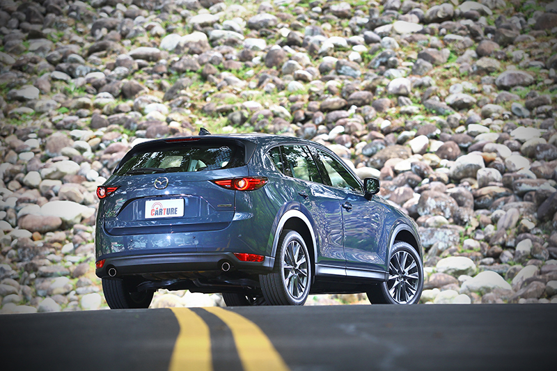 適逢創廠100週年紀念,MAZDA特別針對CX-5進行售價與配備調整,推出MAZDA CX-5獻定版,推出頂級獻定版、旗艦獻定版、2.5 2WD旗艦經典型與2.5 AWD旗艦進化型四款車型,正式售價為109.9萬元、116.9萬元、125.9萬元、136.9萬元,以饗長久以來所有車迷的熱烈支持。