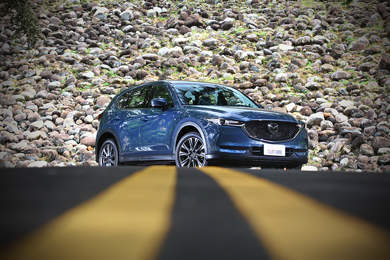 承襲日式美學而來,MAZDA CX-5以「less is more」的設計概念吸引目光焦點, 車身鈑件在不同光線下折射出各種璀璨丰采 。