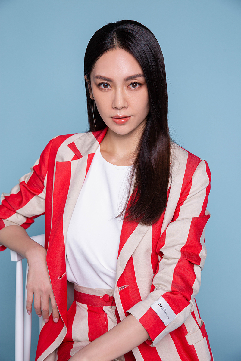 導演與團隊的信任讓Kelly拍到後來沒腳本,導演給指令,現場即興放鬆地照自己心境去嘗試。