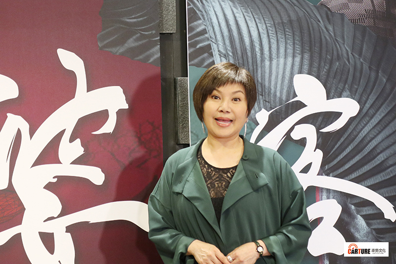 身兼《孟婆客棧》製作人與演員的唐美雲。