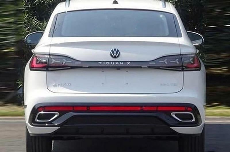 Tiguan X著重於車尾,除有著更具跑格的斜背身形,車尾也換上Y字型尾燈。