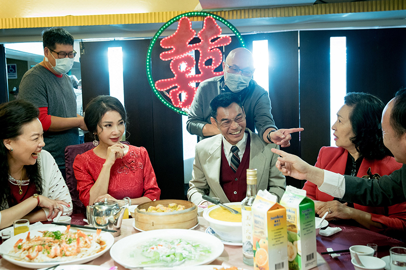 《三春記》演員陳美鳳(左二)潑演活辣阿嬌,夏靖庭(右二)成功詮釋木訥老實區先生。
