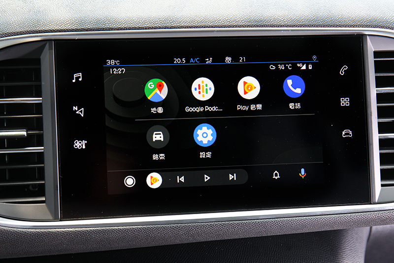 Android Auto連接、空調與車輛設定全都整合至中控系統。