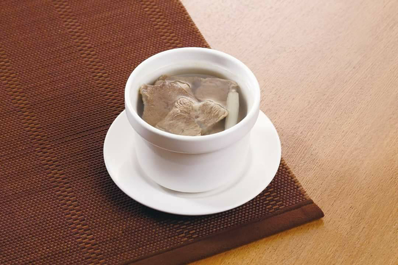 東森購物聯手鼎泰豐,父親節前開賣「元盅牛肉湯」。