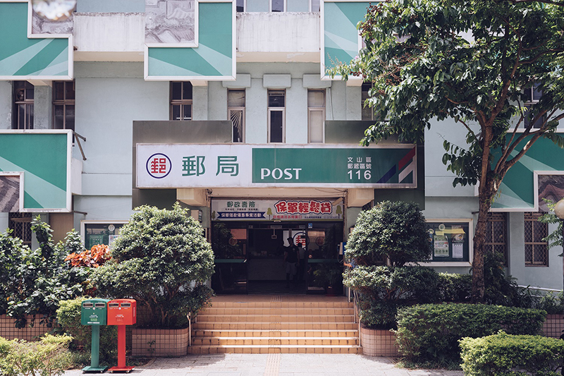 《消失的情人節》斥資五百萬造郵局景,不少民眾誤闖以為是郵局搬家了。/牽猴子提供