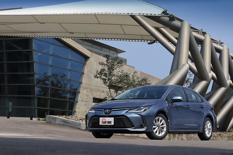 之於國產戰神Corolla Altis,Corolla Cross顧名思義正是其跨界CUV車型,也因此價格緊接其上合情合理。
