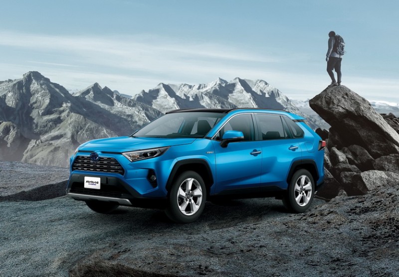 再上去的老大哥RAV4則屬進口之王,全車系僅最入門95.9萬元的豪華型與Corolla Cross有所衝突。