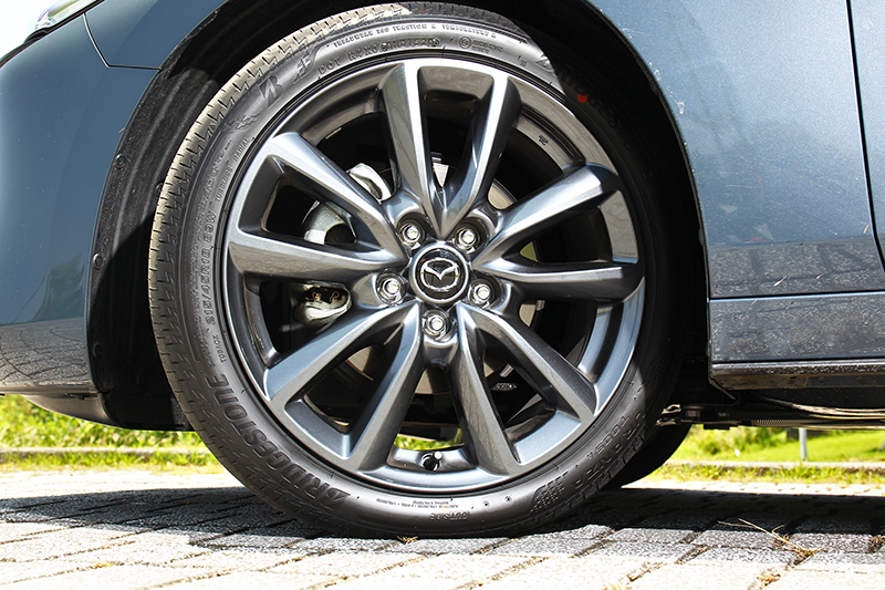 Bridgestone T005輪胎表現不俗,但整體更偏向於營造舒適度。