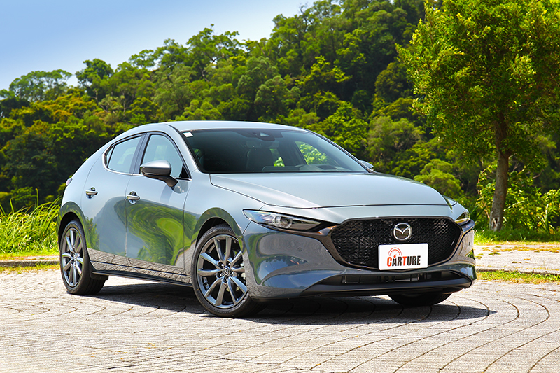 Mazda 3的八色車漆也算豐富，不過有兩款是要加價1至1.5萬的特殊色