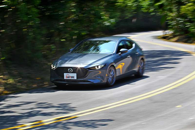 Mazda 3輸出線性帶給駕駛者掌控得宜的感受,操駕樂趣並不亞於另兩位對手