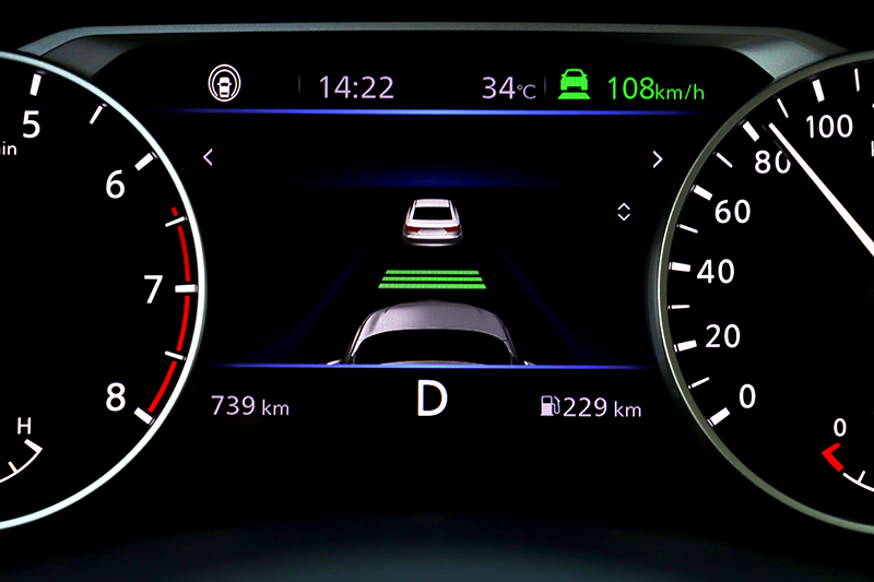 全車系標配ICC智慧型全速域定速控制,作動時速為0~144km/h,離前車距離較其它車型來得稍近。