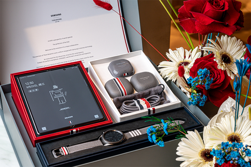 Samsung Galaxy Z Fold2 Thom Browne 限量版。/品牌提供