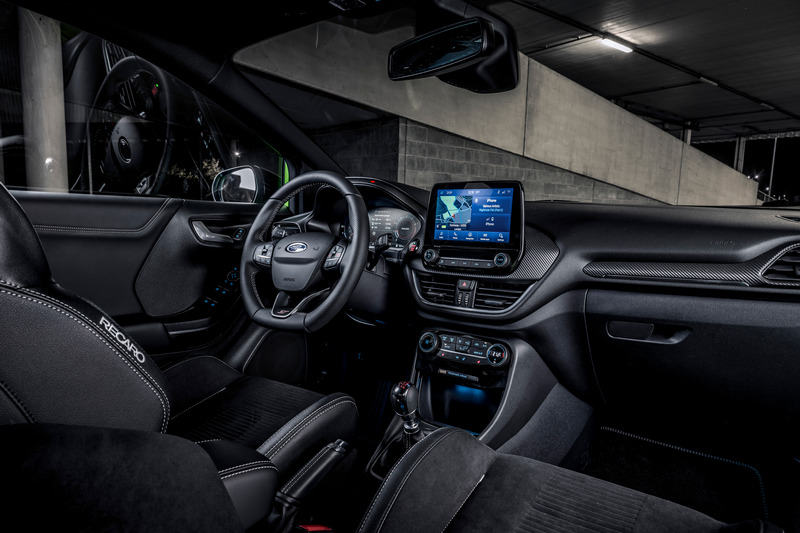 座艙配置SYNC 3系統的8吋中控,並且具有Apple CarPlay/Android Auto功能。