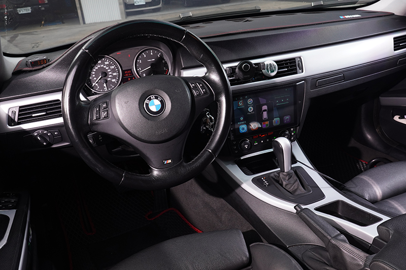 李唯楓的愛車BMW E90世代的325i。
