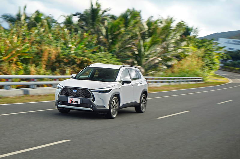 CVT的運轉聲浪也在Hybrid車型強化的NVH降噪工法中被柔化，車艙靜肅性表現得相當不錯