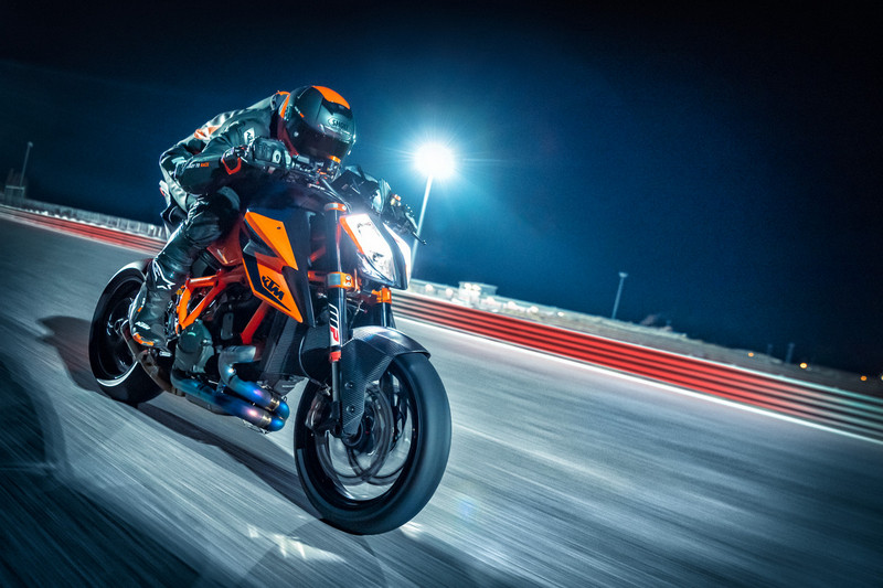 1290 Super Duke R建議售價92.8萬元,限時限量贈送專屬Tech Pack科技包軟體配備。