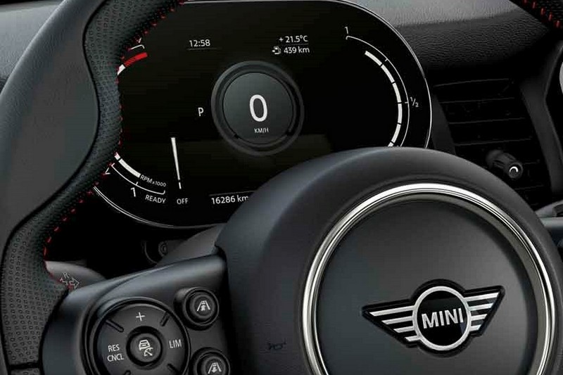 MINI Cooper精工典藏版與MINI Cooper S傳奇致敬版皆升級MINI整合式數位儀錶。