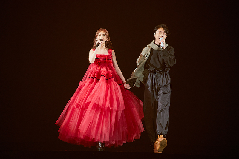 【車勢星聞】吳青峰(右起)擔任楊丞琳台北小巨蛋全新巡演「Like A Star」嘉賓。/EMI提供