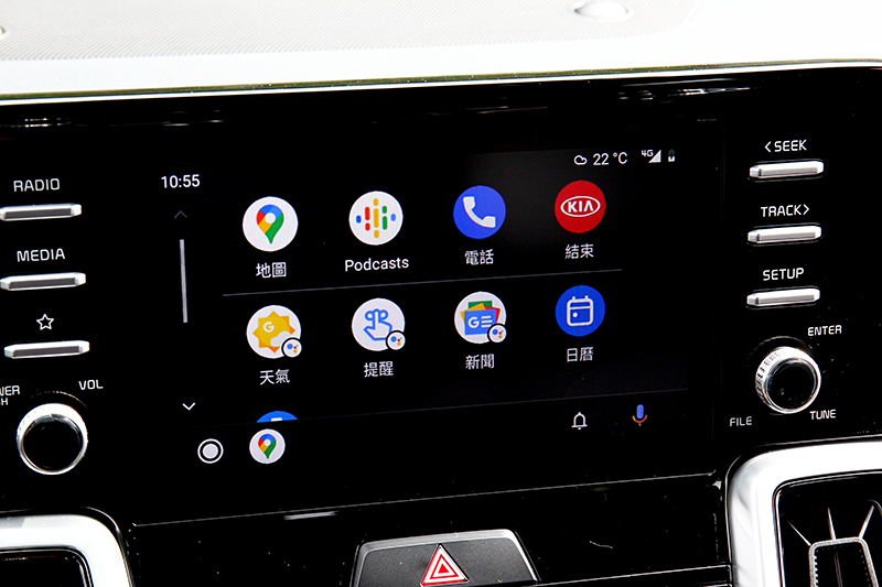 中控配置8吋多媒體系統,具備Apple Carplay和Android Auto功能。