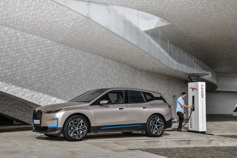 透過200kW快充只要40分鐘就能將電量從10%充至80%。