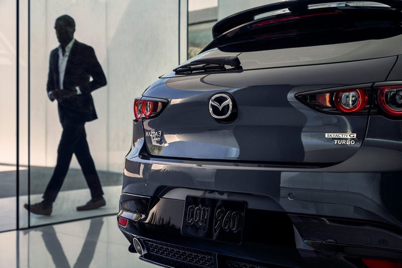 Mazda 3雖有2.5升渦輪250匹馬力,但離真正鋼砲運動化車型還有一段距離。