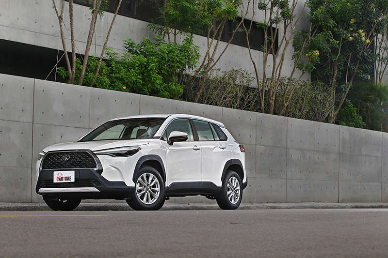 TOYOTA COROLLA CROSS以跨界思維與闊綽尺碼,提供直逼中型SUV的率性氛圍與舒適體感。
