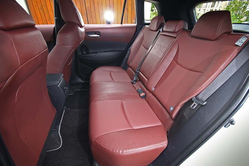 超乎CUV想像的寬敞空間,提供直逼中型SUV的乘坐餘裕與舒適性。