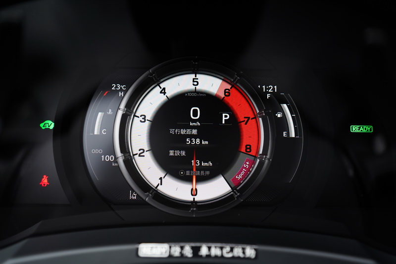 F Sport版本的駕駛儀表採用的是類LFA的單環數位儀表,每每看到還是覺得相當好看