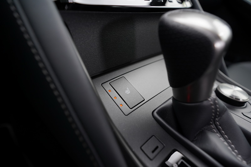 座椅通風功能只在IS 300h 頂級版才有配置,另外兩個車型只有座椅加熱功能