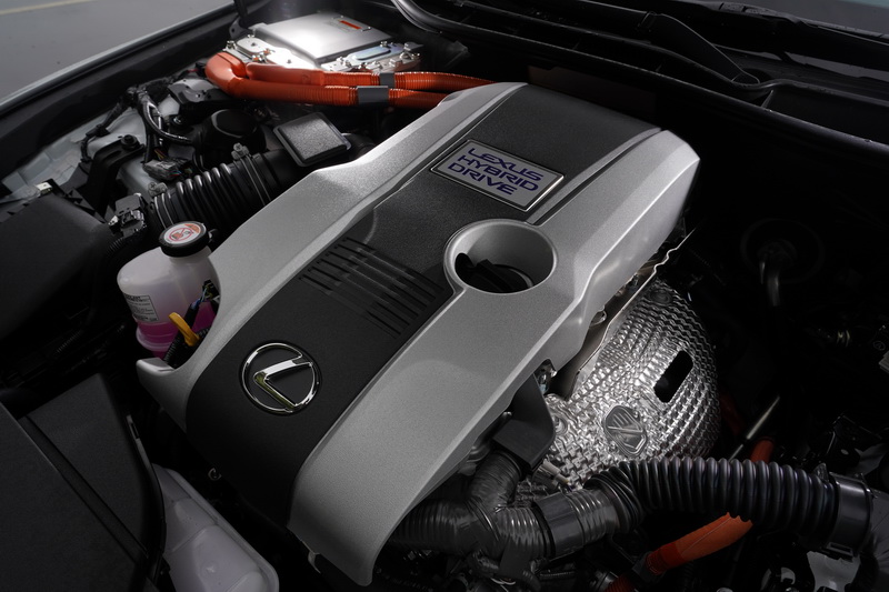 動力部分為了因應6期排汙法規,小改款IS全面改為單一2.5升內燃機加電動馬達的油電系統