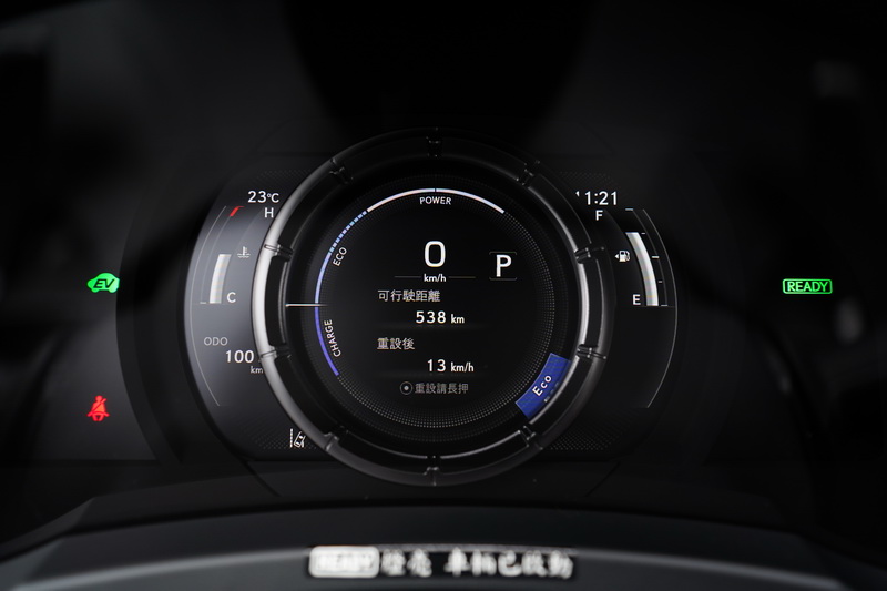 ECO模式的阻尼設定在市區優游最舒適,比起歐系同級車款的懸吊設定還要再柔韌些