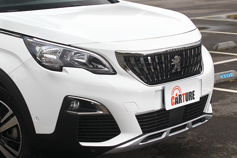 不規則的獅爪意象Full LED頭燈組,搭配銳利卻不失優雅的鈑件輪廓,形塑絕難錯認的前臉印象。