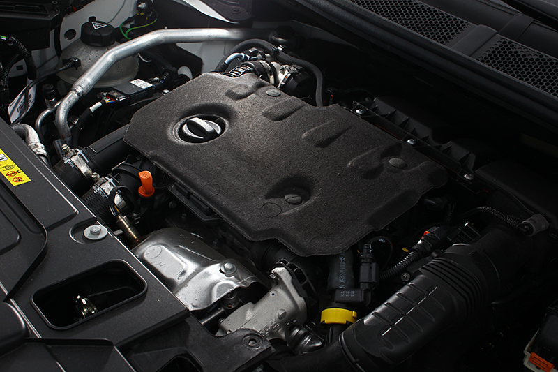 1.5L BlueHDi柴油引擎具備130匹與30.6公斤米輸出,更帶來每公升18.4km的優異平均油耗。