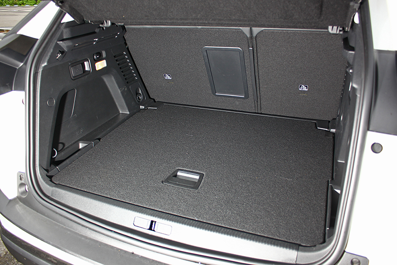 行李廂一般狀態下計有540升,若將後座椅背放倒更能換得1482升的大容積。