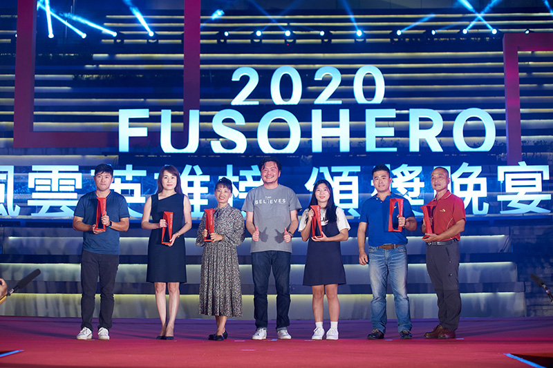 台灣戴姆勒亞洲商車執行長王立山(中)親臨「2020 Fuso Hero風雲英雄榜」頒獎晚宴。