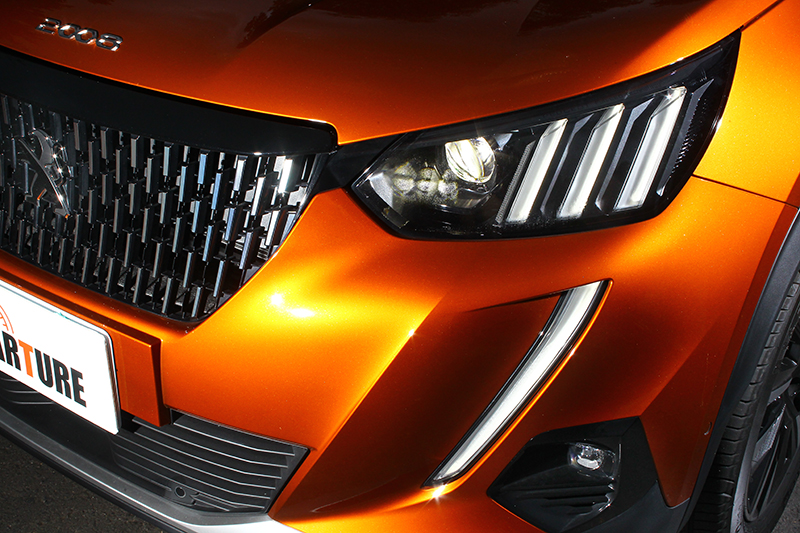 Peugeot的家族圖騰是獅爪印記,但2008堪稱將之發揮到極致。