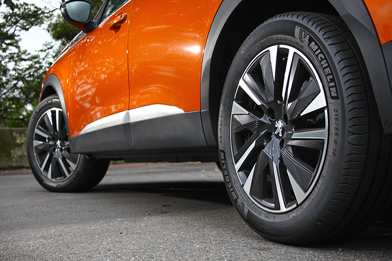 215/55 R18胎圈是GT車型的標準配備,並襯得輪廓更顯壯碩。