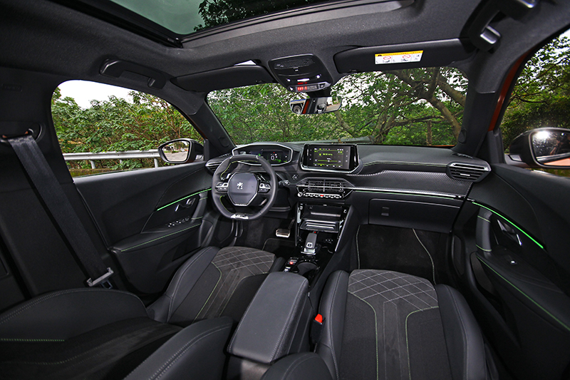 i-Cockpit®座艙是近期最美好的車室設計樣板,在全新2008依舊不遑多讓。