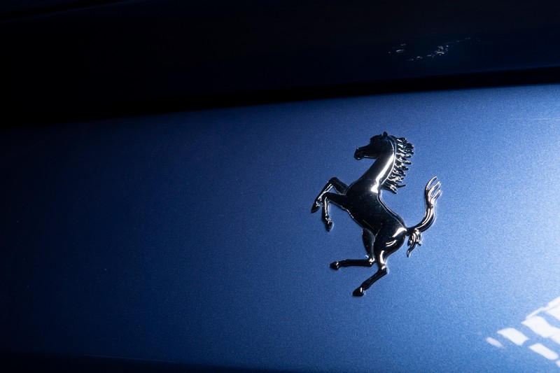Ferrari執行長Louis Camilleri突然宣布退休,此消息讓Ferrari股價下跌1%。
