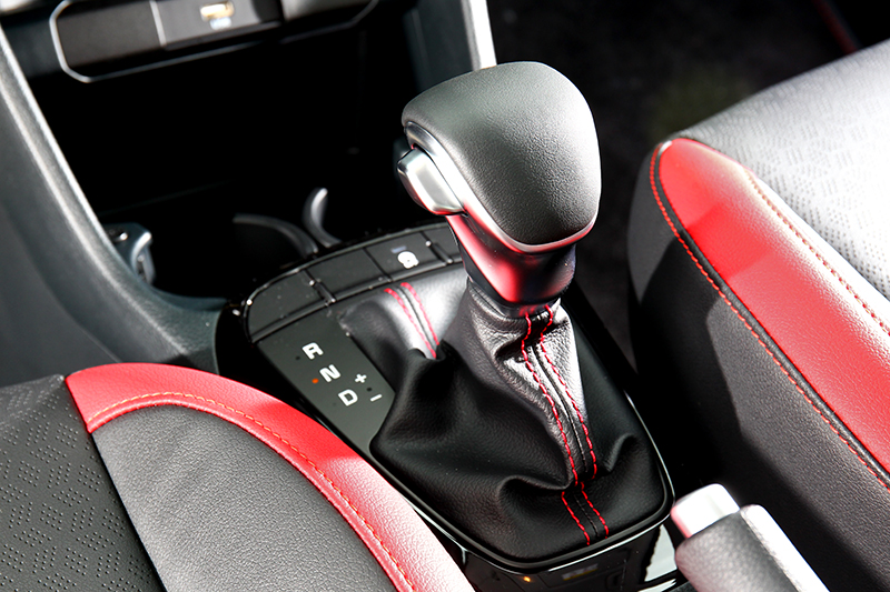 變速系統改為五速單離合器自手排,頓挫感用手排模式操作就能改善。