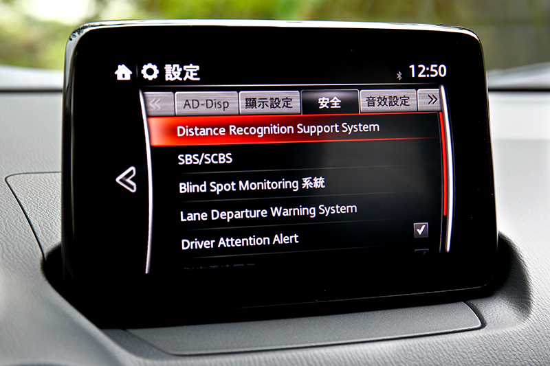新年式CX-3旗艦版有增加SCBS-R倒車煞車輔助與DAA疲勞駕駛警示系統。