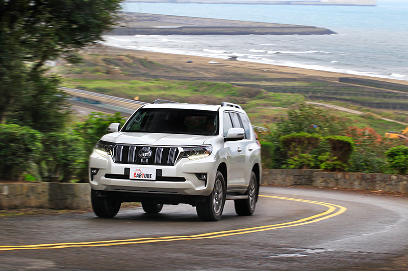 LAND CRUISER PRADO不僅加速輕盈明快,無論隔音或制震同樣讓乘員倍感尊榮。