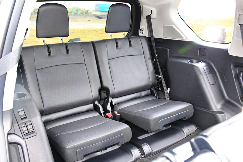 即便第三排座椅同樣寬闊,成人入座一點也不顯侷促彆扭。