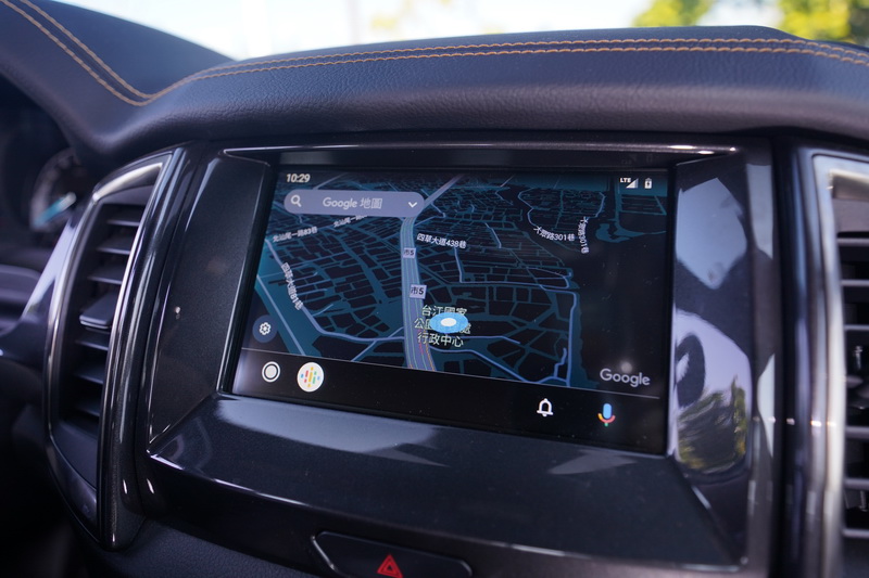 Android Auto功能可以語音方式說出目的地,免去自行輸入地址還可立即更新路線