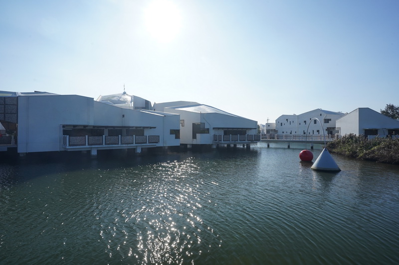 南區的台江國家公園,之所以出名莫過那宛如白色水上城堡的特色建築