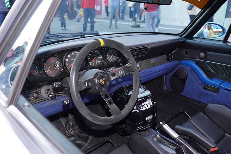 【車勢星聞】電影《叱咤風雲》在賽車場舉辦盛大首映會-Porsche 993 RWB。