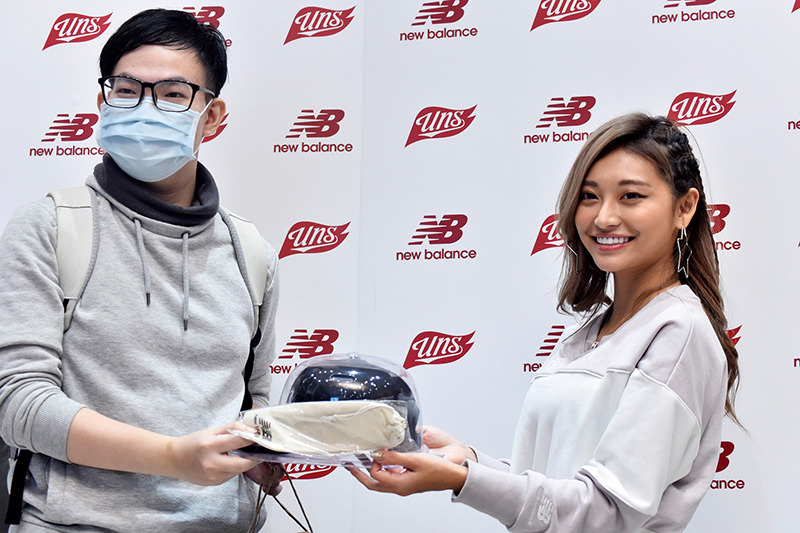 【車勢星聞】祈錦鈅(右)擔任信義誠品NB一日店長。(圖:固力狗娛樂提供)