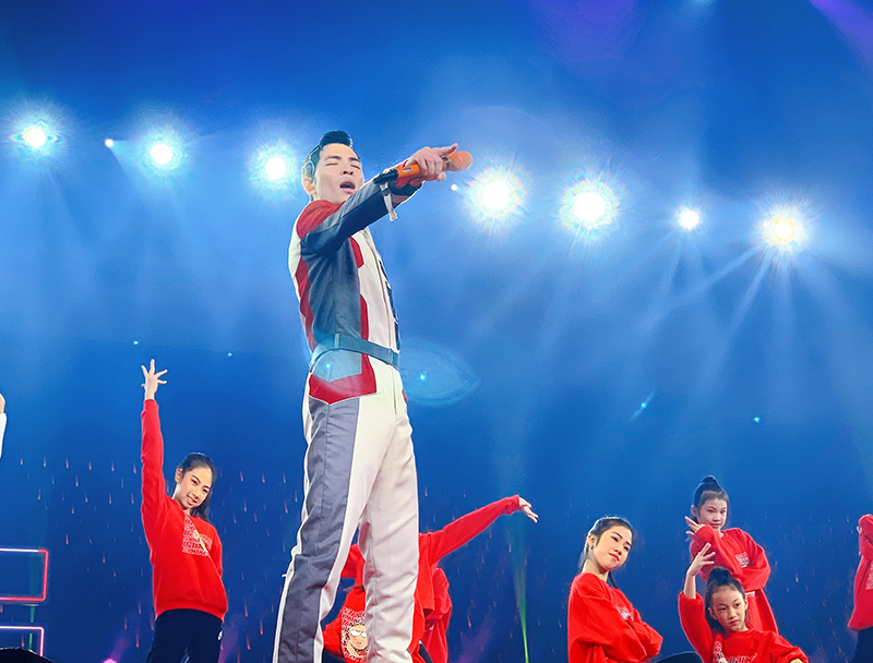 【車勢星聞】《2021超級巨星紅白藝能大賞》「紅白大使」蕭敬騰震撼開場。(圖:喜鵲娛樂提供)